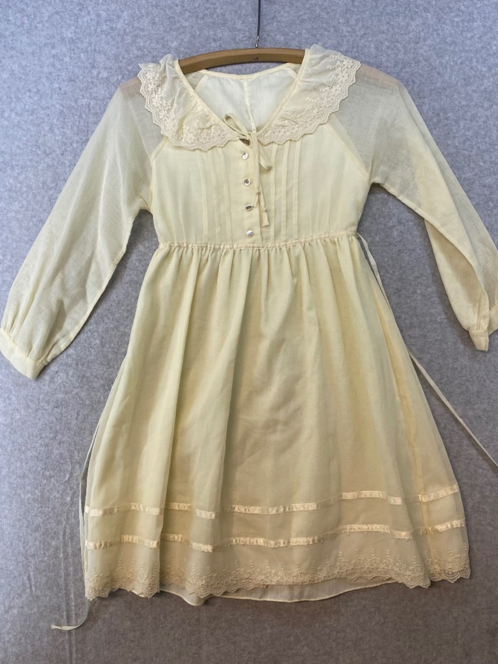 Vintage Girls Size 10 Dress • Off White • Lace Collar Sheer Sleeve Prairie Style